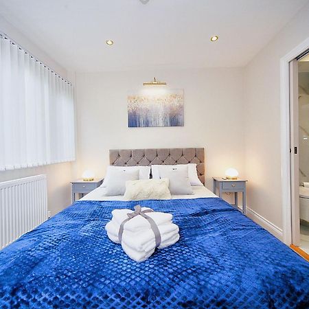 The Falcons Nest All Ensuite Self Check In And Out Luton Airport Exteriér fotografie