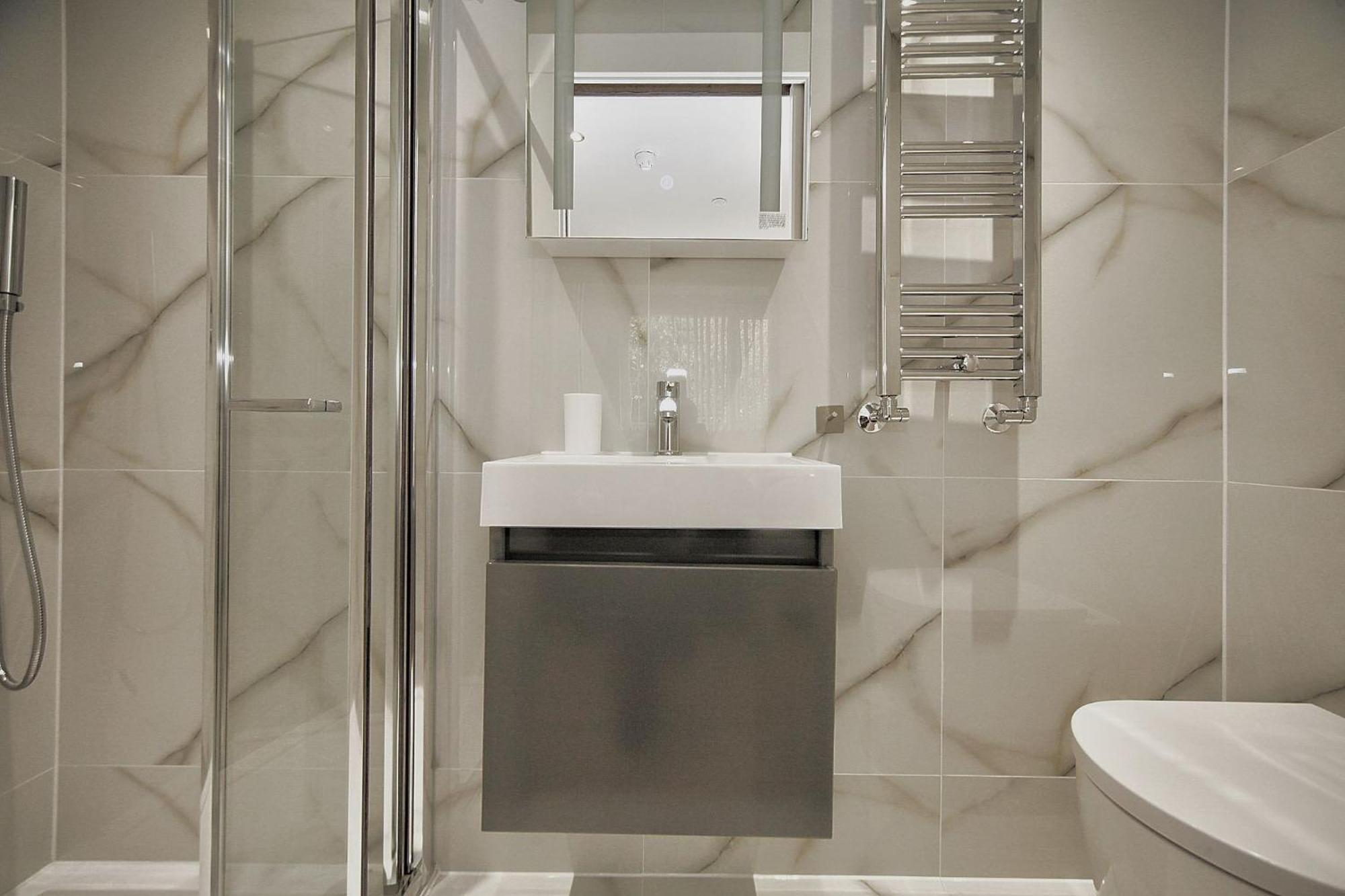 The Falcons Nest All Ensuite Self Check In And Out Luton Airport Exteriér fotografie